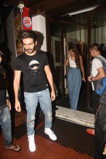 बारिश में गर्लफ्रेंड के साथ डिनर पर निकले कार्तिक आर्यन, हाथों में हाथ डाले सामने आईं ऐसी तस्वीरें