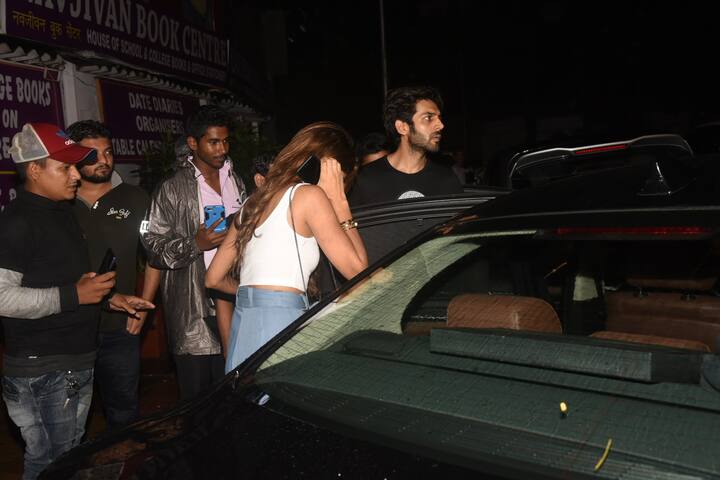 इसके साथ ही दोनों को साथ में पब में और फिल्म देखने जाते हुए सापॉट किया जा चुका है. (तस्वीर: मानव मंगलानी)