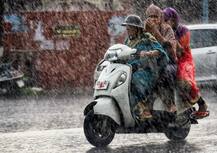 दिल्ली-NCR सहित यूपी और बिहार तक मॉनसून कमजोर, गुजरात-ओडिशा के कई जिलों में बाढ़