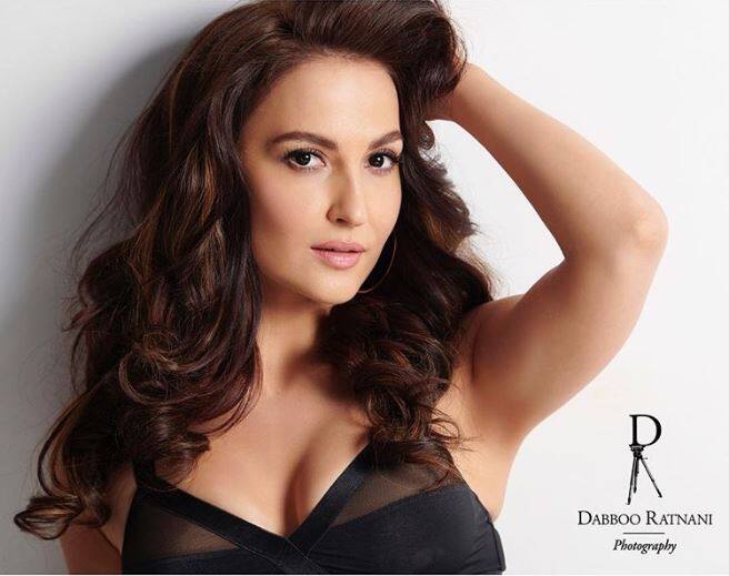 एली को उस वक्त पहचान मिली जब उन्होंने कलर्स के चर्चित शो बिग बॉस में एक कंटेस्टेंट के तौर पर हिस्सा लिया. एक मजेदार बात आप को बता दें कि बिग बॉस के दौरान सलमान खान को एली के साथ फ्लर्ट करते देखा गया था.