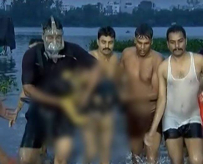 Gujarat: 7-year-old dies post falling in an open manhole in Surat गुजरात: प्रशासन की लापरवाही ने ली जान, गटर में गिरने से 7 साल के बच्चे की मौत