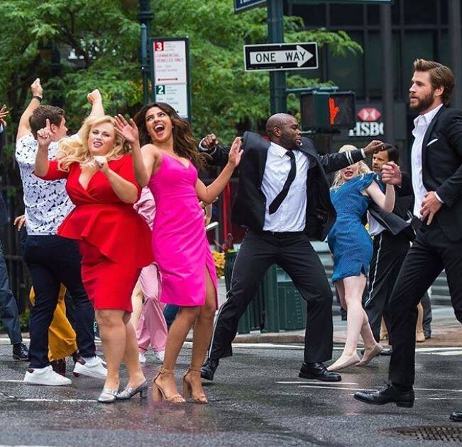 इस दौरान प्रियंका अपने दोस्तों के साथ गुड टाइम स्पेंड नहीं कर रही थी बल्कि अपने वाले प्रोजेक्ट की शूटिंग कर रही हैं. (तस्वीर: सोशल मीडिया)