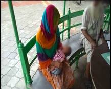 कैराना: महिला को बेटी पैदा हुई तो पति ने \'तीन तलाक\' देकर घर से बाहर निकाला