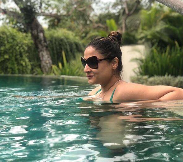 बाली और सिंगापुर जाने से पहले उर्वशी ने ट्विंस भाई और मां के साथ अपना जन्मदिन सेलिब्रेट किया था.