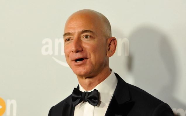 Amazon chief Jeff Bezos wealth increased by 56.7 billion dollars भीषण मंदी में भी मालामाल हुए Amazon के सीईओ जेफ बेजोस, संपत्ति में 4275 अरब रुपये का इजाफा