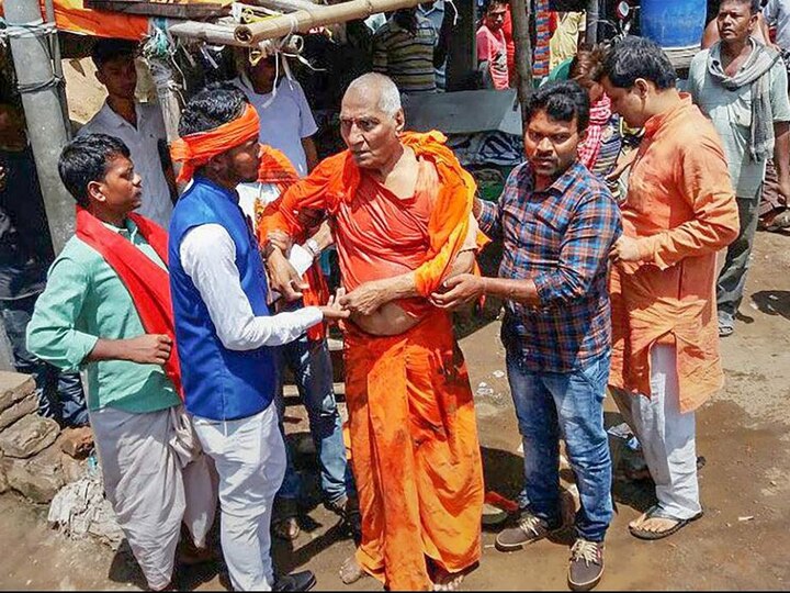 Jharkhand: Swami Agnivesh assaulted, 20 Custody झारखंड में स्वामी अग्निवेश की बीजेपी कार्यकर्ताओं ने की पिटाई, हिरासत में लिये गये 20 हमलावर