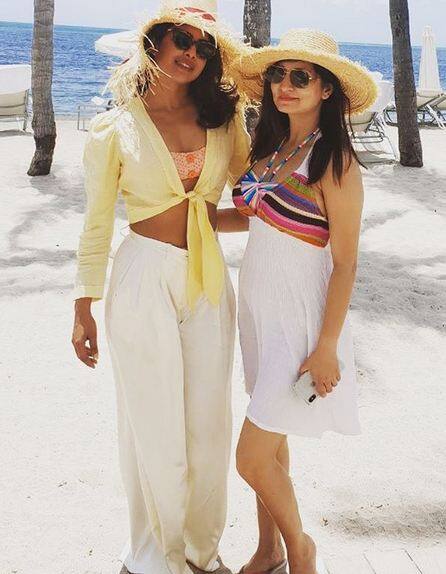 आप भी इन तस्वींरों को देखकर अंदाजा लगा सकते हैं कि आजकल प्रियंका कितनी खुश हैं. फोटोः इंस्टाग्राम  