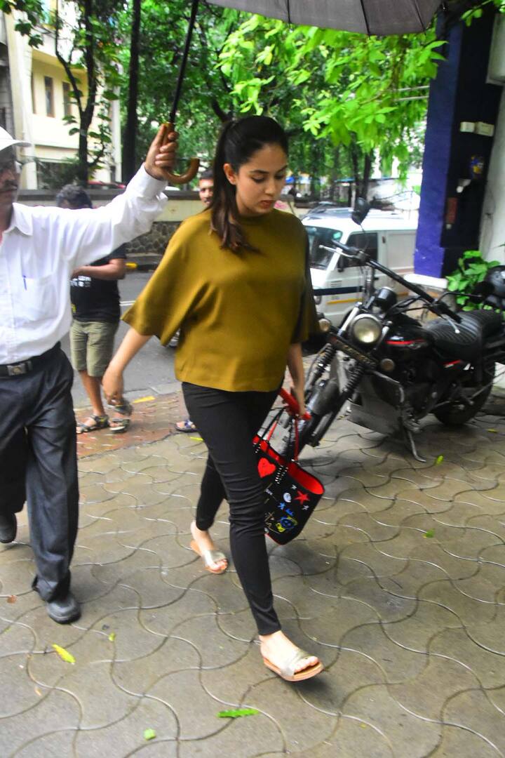 हाल ही में मीरा की गोद भराई हुई है जिसकी तस्वीरें एबीपी न्यूज़ ने आपको दिखाई थीं. (Photo: Manav mangalani)