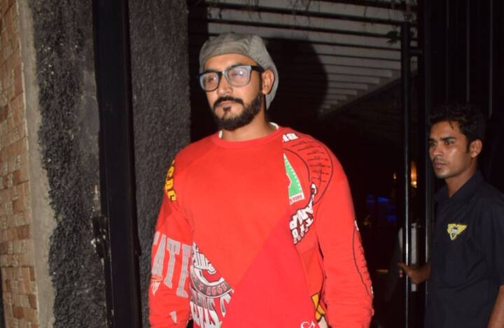 फिल्म धड़क के निर्देशक शंशाक खेतान भी प्रमोशन्स से वक्त निकालकर भूमि के बर्थडे बैश में पहुंचे. (PHOTOS- Manav Manglani)
