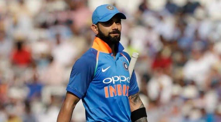 टीम इंडिया को हारता देख स्टैंड्स में बैठीं अनुष्का शर्मा को हुई टेंशन, फोटो हुआ वायरल