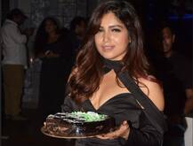 HOT ब्लैक अंदाज में अपने बर्थडे बैश में पहुंची भूमि पेडनेकर, देखें जश्न की तस्वीरें