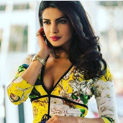 ब्लूबेरी लिप‍स्टिक शेड भी प्रियंका चोपड़ा को बहुत पसंद हैं. फोटोः इंस्टाग्राम