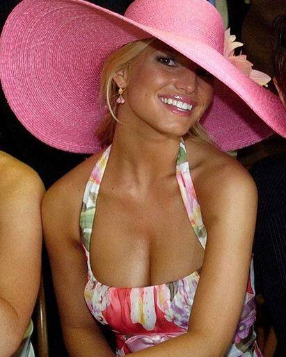  कहते हैं ना जब प्यार परवान चढ़ता है तो कोई सुध नहीं रहती. इस हीरोइन के साथ भी कुछ ऐसा ही हुआ है. फोटोः इंस्टाग्राम