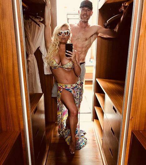 जेसिका के मुताबिक, उनके पति उन्हें हमेशा 'हॉट' देखना चाहते हैं. उन्होंने आगे कहा कि वे चाहते हैं कि मैं हमेशा युवा दिखूं. फोटोः इंस्टाग्राम