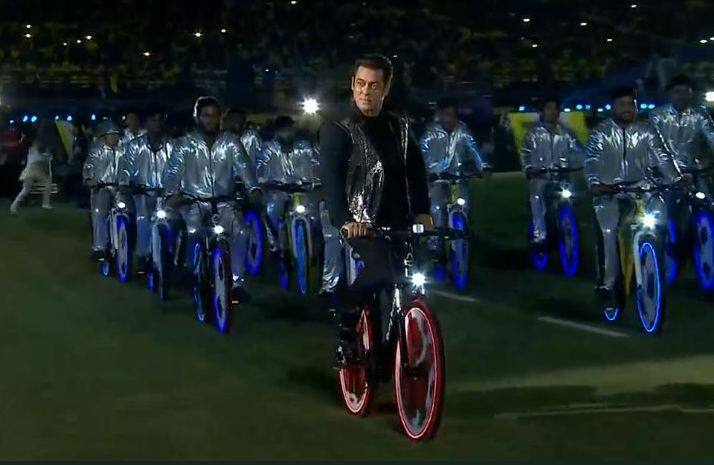 इतना ही नहीं, सेलेब्स किसी ना किसी बहाने साइकिल को प्रमोट करते नजर आ रहे हैं. फोटोः इंस्टाग्राम