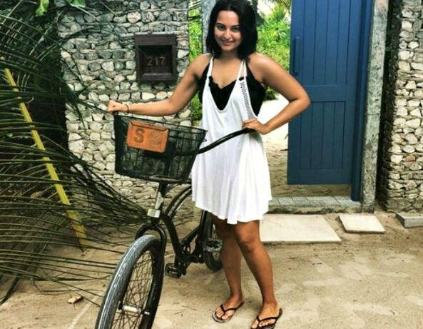 अब तो आप समझ ही गए होंगे सितारे भी अपनी फिटनेस का ध्यान रखते हैं जिसके लिए वे साइकिल का इस्तेमाल कर रहे हैं. फोटोः इंस्टाग्राम