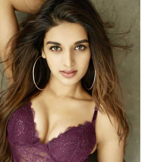 अब बीते रोज़ निधी अग्रवाल इंग्लैंड और भारत के बीच तीसरे और फाइनल वनडे मैच के दौरान लीड्स के मैदान पर के एल राहुल को चीयर करने पहुंची. इस दौरान उन्होंने राहुल की हौसलाअफज़ाई के लिए इंस्टाग्राम पर एक स्टोरी शेयर की. (तस्वीर: इंस्टाग्राम)