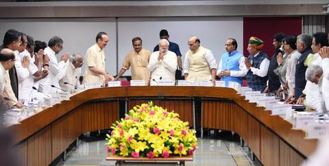 सर्वदलीय बैठक: किसने पीएम मोदी के सामने बोला, डंडा मत चलाओ? सर्वदलीय बैठक: किसने पीएम मोदी के सामने बोला, डंडा मत चलाओ?