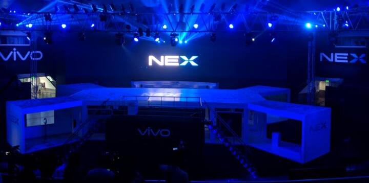 वहीं एड्रिनो 630 जीपीयू, 8 जीबी रैम और 128 जीबी की इंटरनेल स्टोरेज की भी सुविधा दी गई है. डिवाइस 6.59 इंच के FHD+ 19:3:9 के सुपर एमोलेड डिस्प्ले के साथ आता है. (तस्वीर-नीजर सिंह)