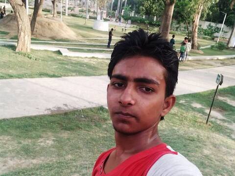जनाजे की हो रही थी तैयारी तभी फ्रीज़र के अंदर से झांकने लगा मुर्दा, रिश्तेदार डर कर भागे जनाजे की हो रही थी तैयारी तभी फ्रीज़र के अंदर से झांकने लगा मुर्दा, रिश्तेदार डर कर भागे