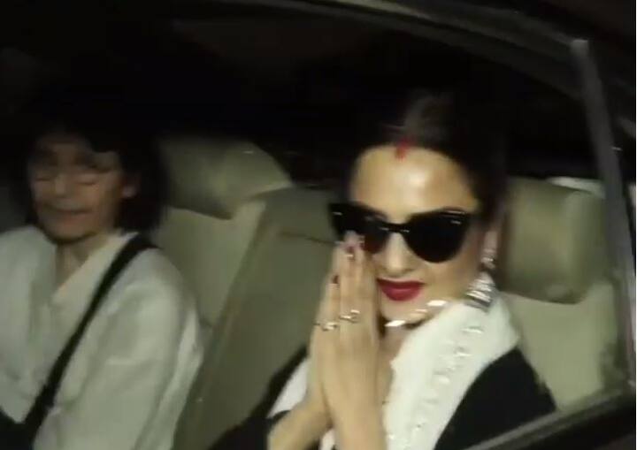 फिल्म की स्क्रीनिंग पर रेखा खासतौर पर पहुंची थी.