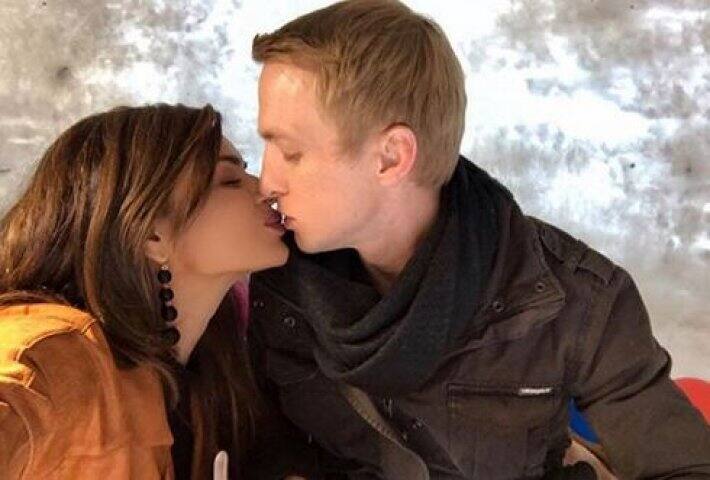 आपको बता दें, ये दोनों जहां भी जाते हैं किस करते हुए फोटो खींचना या वीडियो बनाना नहीं भूलते. फोटोः इंस्टाग्राम