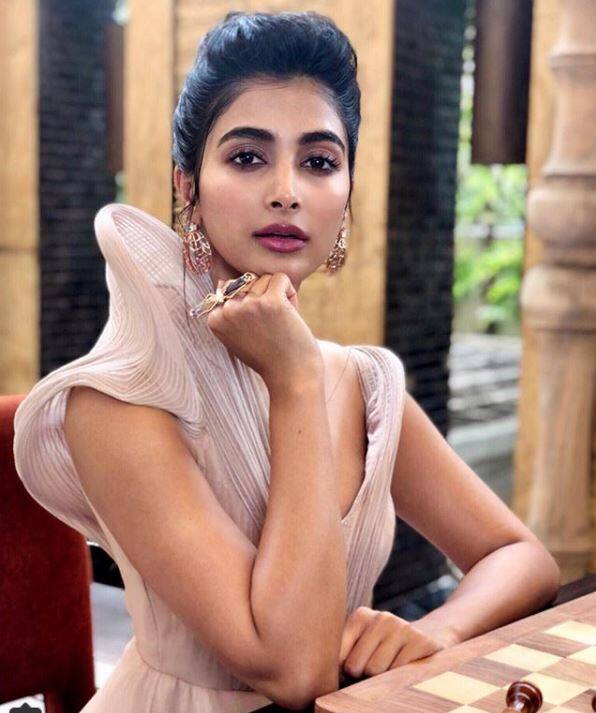 बता करें फिल्म की कहानी कि तो बताया जा रहा है कि यह फिल्म एक्शन और मनोरंजन पर आधारित है. हालांकि फिल्म की कहानी पूरी तरह सामने नहीं आई है. दर्शकों को इसके लिए 27 जुलाई को सिनेमाघरों का रुख करना होगा. (तस्वीर-इंस्टाग्राम) 