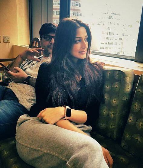 सोनाली बेंद्रे ने कुछ दिन पहले ही सोशल मीडिया पर हाई ग्रेड कैंसर होने की बात को स्वीकारा था.फोटोः इंस्टाग्राम