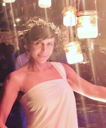 अपनी हॉटनेस से इंटरनेट पर कहर ढा रही है मंदिरा बेदी, देखें तस्वीरें