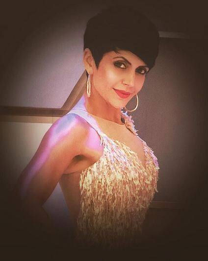 मंदिरा की इसी हॉटनेस के चलते उनके इंस्टाग्राम पर 5 लाख से अधिक फॉलोअर्स हैं. फोटोः इंस्टाग्राम