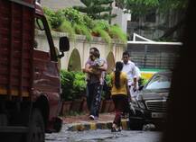 IN Pics: सैफ आगे-आगे तो वहीं तैमूर पीछे-पीछे घर पर जाते दिखें