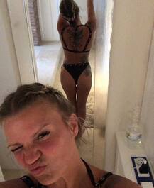 इस सिंगर ने पोस्ट की ऐसी हॉट तस्वीरें देखकर आप भी हो जाएंगे मदहोश