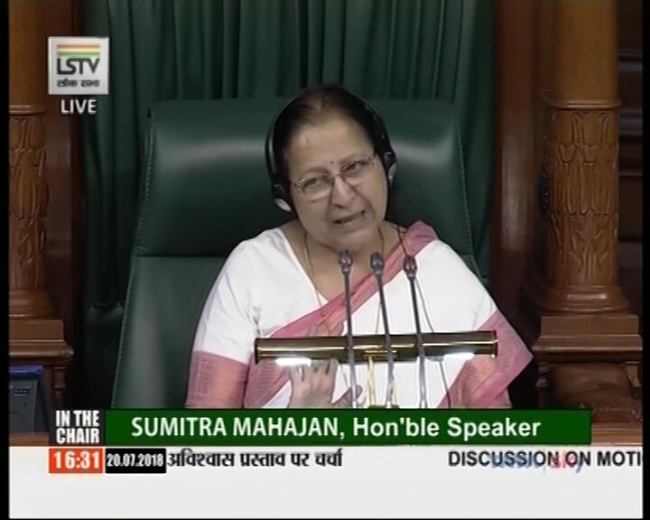 Speaker Sumitra Mahajan voiced objection to Rahul Gandhi's wink राहुल गांधी के संसद में आंख मारने और पीएम मोदी को गले लगाने से स्पीकर नाराज