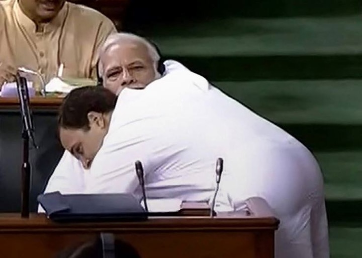 shiv sena on rahul gandhi hugs pm narendra modi अविश्वास प्रस्ताव: शिवसेना ने कहा- राहुल गांधी ने पीएम मोदी को झप्पी नहीं झटका दिया है