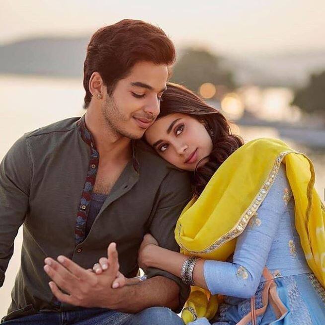 खैर, जाह्नवी की डेब्यू फिल्म 'धड़क' रिलीज हो गई है. ऐसे में जाह्नवी कपूर के परिवार समेत बॉलीवुड फिल्म मेकर्स और स्टार्स उनकी काफी सराहना कर रहे हैं और शुभकामनाएं भी दे रहे हैं. (तस्वीर: इंस्टाग्राम)