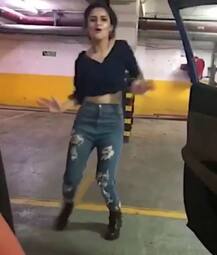 गाड़ी से उतर डांस करने का ट्रेंड है जोरों पर, अब इस हसीना ने पोस्ट की अपनी वीडियो