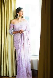 जब पति को किस करती नजर आईं सोनम कपूर