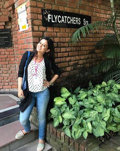  अगर आपने कभी ध्यान से गौर किया हो तो साक्षी अक्सर अपनी कमर पर हाथ रखकर तस्‍वीरें खिंचवाती हैं. फोटोः इंस्टाग्राम  