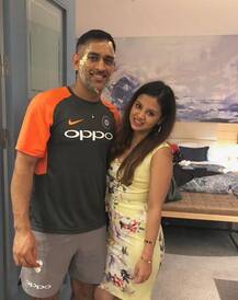 धोनी की वाइफ साक्षी का ये है सिग्नेचर स्टाइल, तस्वीरों में आप भी देखिए