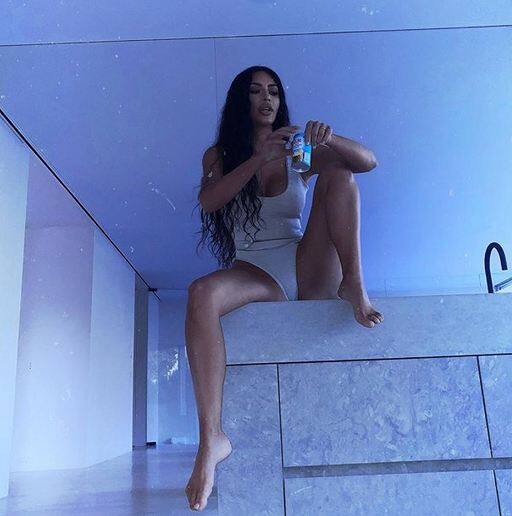 ये पहली बार नहीं है जब किम ऐसी तस्वीरें पोस्ट फैंस को सिड्यूस कर रही हैं. किम अपने काम से ज्यादा स्लट्री फोटो के लिए जानी जाती हैं. फोटोः इंस्टाग्राम