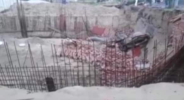 नोएडाः निर्माणाधीन इमारत के बेसमेंट की दीवार गिरी, 1 बच्चे समेत एक मजदूर की मौत, 3 घायल