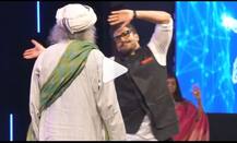 सद्गुरु के साथ रणवीर सिंह ने किया \'Happy Dance\', Video हुआ वायरल