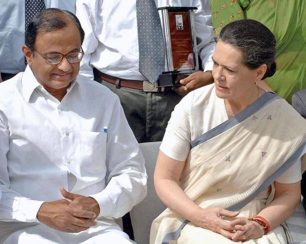 2019 की जंग: सोनिया का मंत्र, समान विचार वाले साथ आएं, चिदम्बरम बोले- बड़ा गठबंधन हो CWC: Chidambaram said, Congress can win 150 seats in 12 states 2019 की जंग: सोनिया का मंत्र, समान विचार वाले साथ आएं, चिदम्बरम बोले- बड़ा गठबंधन हो