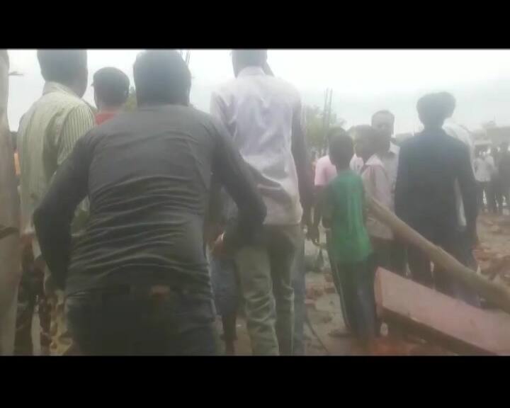 four story building collapse in Ghaziabad गाजियाबाद: 5 मंजिला निर्माणाधीन बिल्डिंग गिरी, 1 की मौत, 6 जख्मी, छह हिरासत में लिए गए