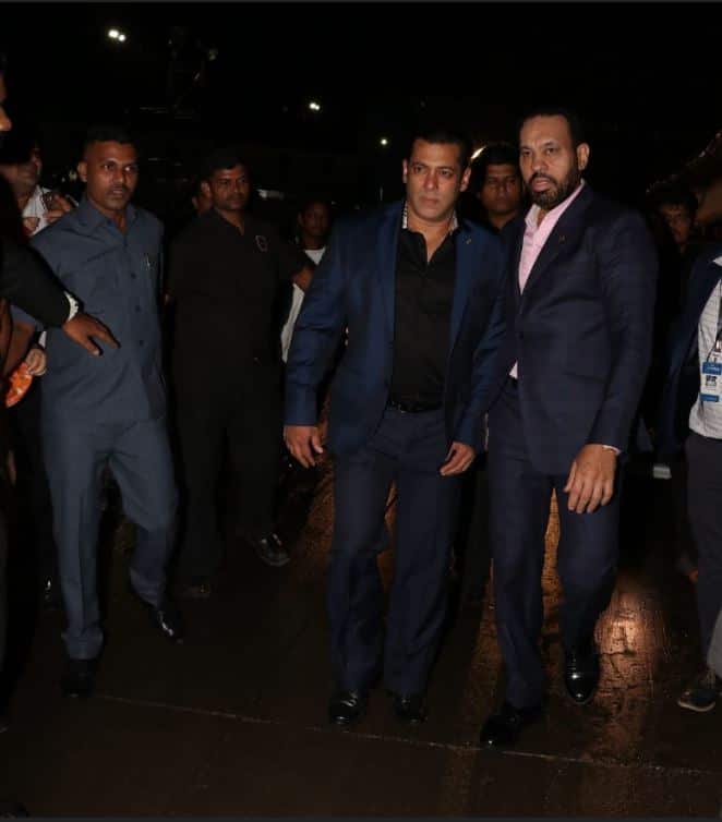 सलमान खान बॉडीगार्ड शेरा के साथ इस रिसेप्शन में पहुंचे थे. (तस्वीर: मानव मंगलानी)