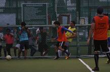 IN PICS: ईशान खट्टर और एमएस धोनी ने खेला फुटबॉल मैच, बॉलीवुड की कई हस्तियां भी हुईं शामिल