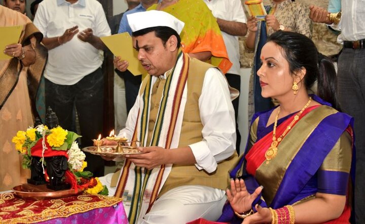 Maharashtra: Devotees celebrate Ashadhi Ekadashi at Wadala's Vitthal Mandir CM Devendra Fadnavis perform pooja पंढरपुर यात्रा: 12 लाख श्रद्धालु भगवान विट्ठल के दर्शन के लिए पहुंचे, विरोध के बाद फडणवीस ने घर में की पूजा