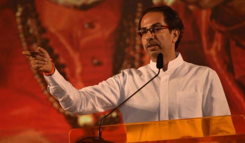 Shiv Sena Chief Uddhav Thackeray Attacks PM Modi over No confidence motion मोदी का हिंदुत्व कबूल नहीं, गायों की रक्षा हो रही है, लेकिन महिलाएं असुरक्षित हैं: उद्धव ठाकरे