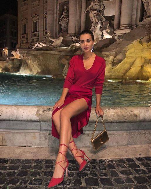  बता दें कि 25 साल की एमी एक ब्रिटिश अभिनेत्री हैं. हालांकि उन्होंने बॉलीवुड फिल्म 'सिंह इज़ ब्लिंग' और 'फ्रीकि अली' में भी काम किया है. (तस्वीर-इंस्टाग्राम)