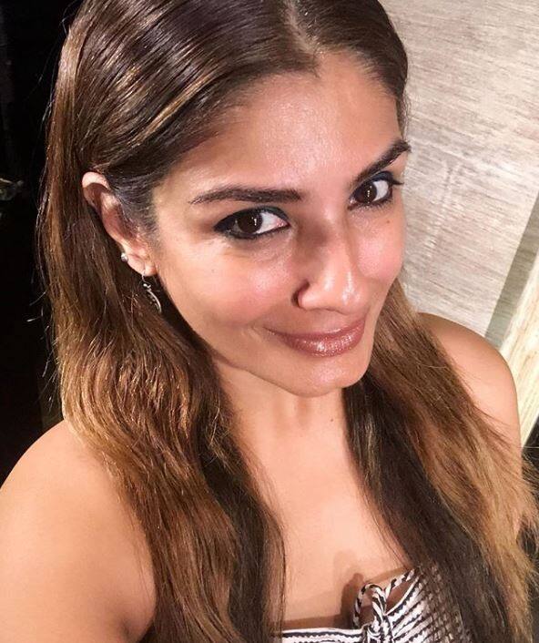  करियर के शुरुआती दिनों में रवीना ने जमकर नाम कमाया, हालांकि लंबे समय से रवीना फिल्मों से दूर हैं लेकिन रियलिटी शो में अक्सर नजर आती रहती हैं. (तस्वीर-इंस्टाग्राम)